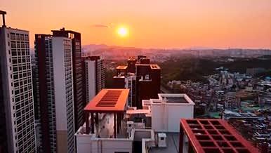 夕阳西下城市航拍素材视频的预览图